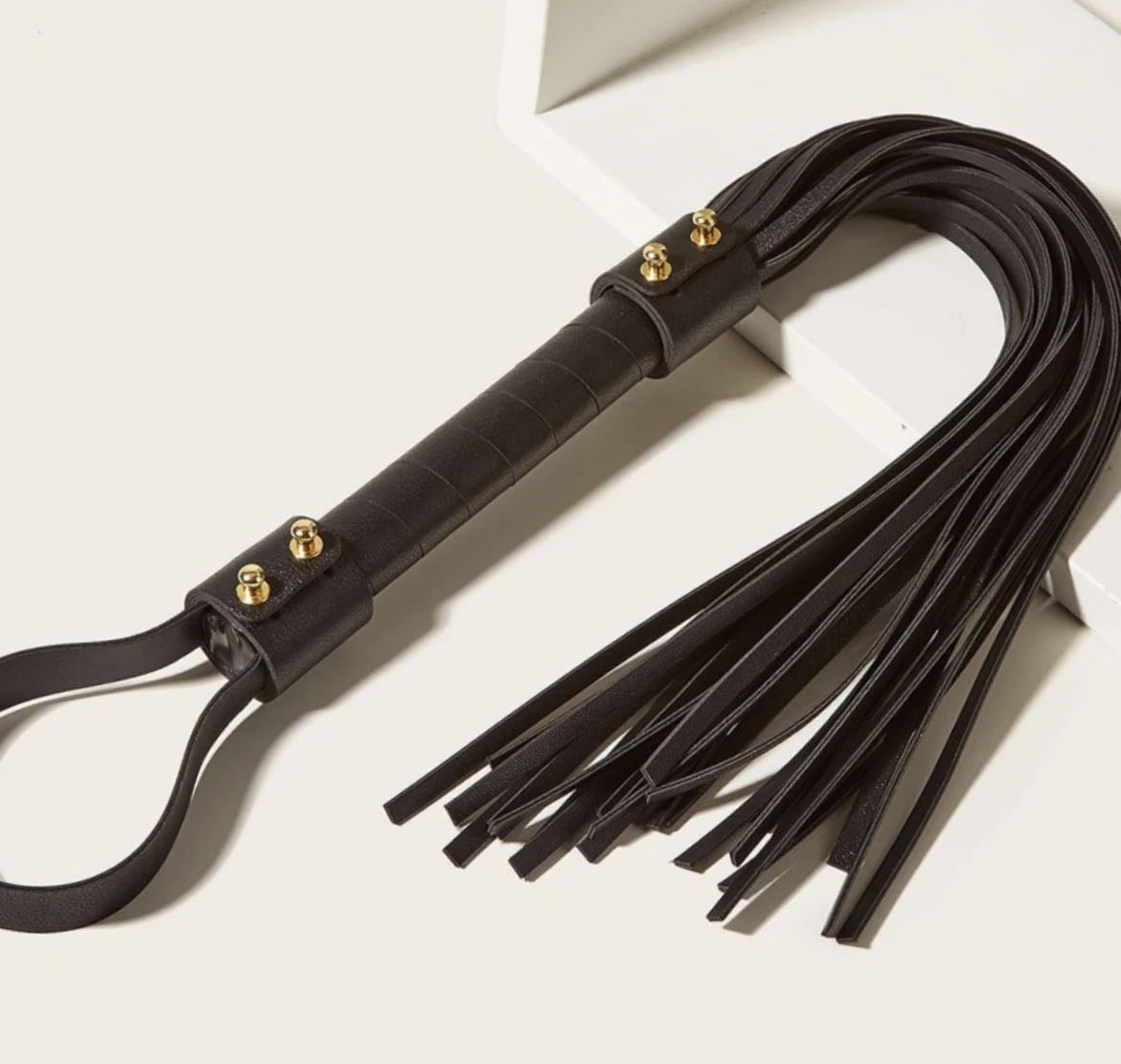 Leather Flogger for Beginners BDSM Flogger Whip Sex Toy | Bekinky Leather Flogger for Beginners BDSM Flogger Whip Sex Toy | Bekinky