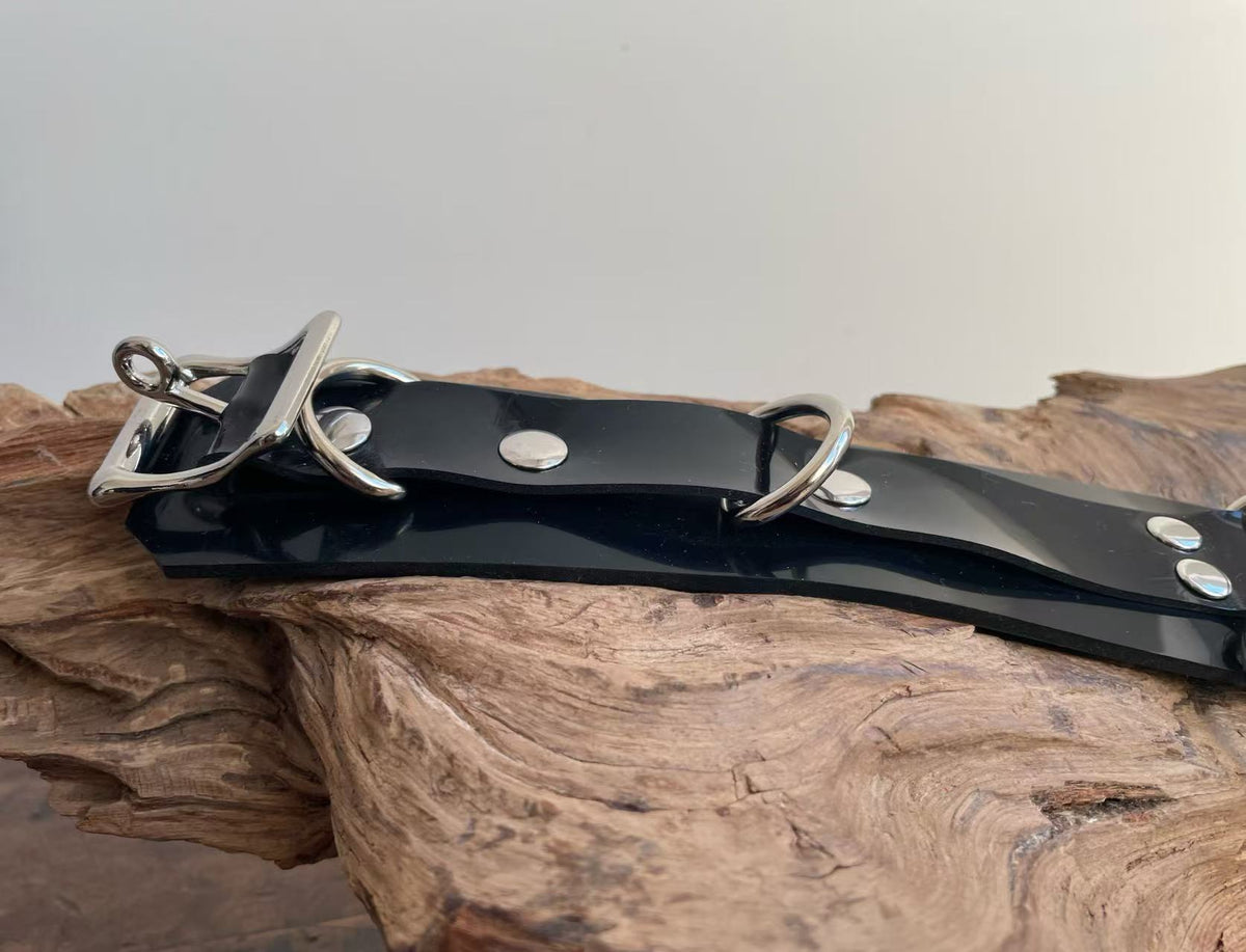 punk style latex bondage collar with O ring and silver hardware
