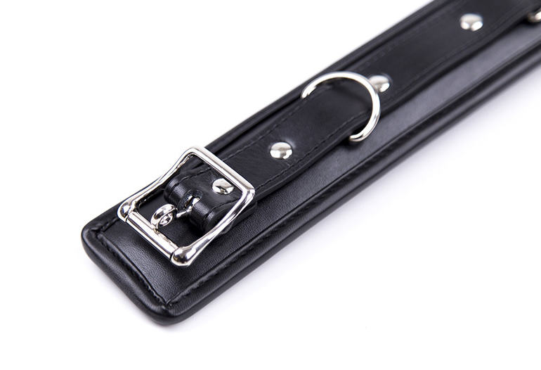 a black bdsm slave collar and leash set