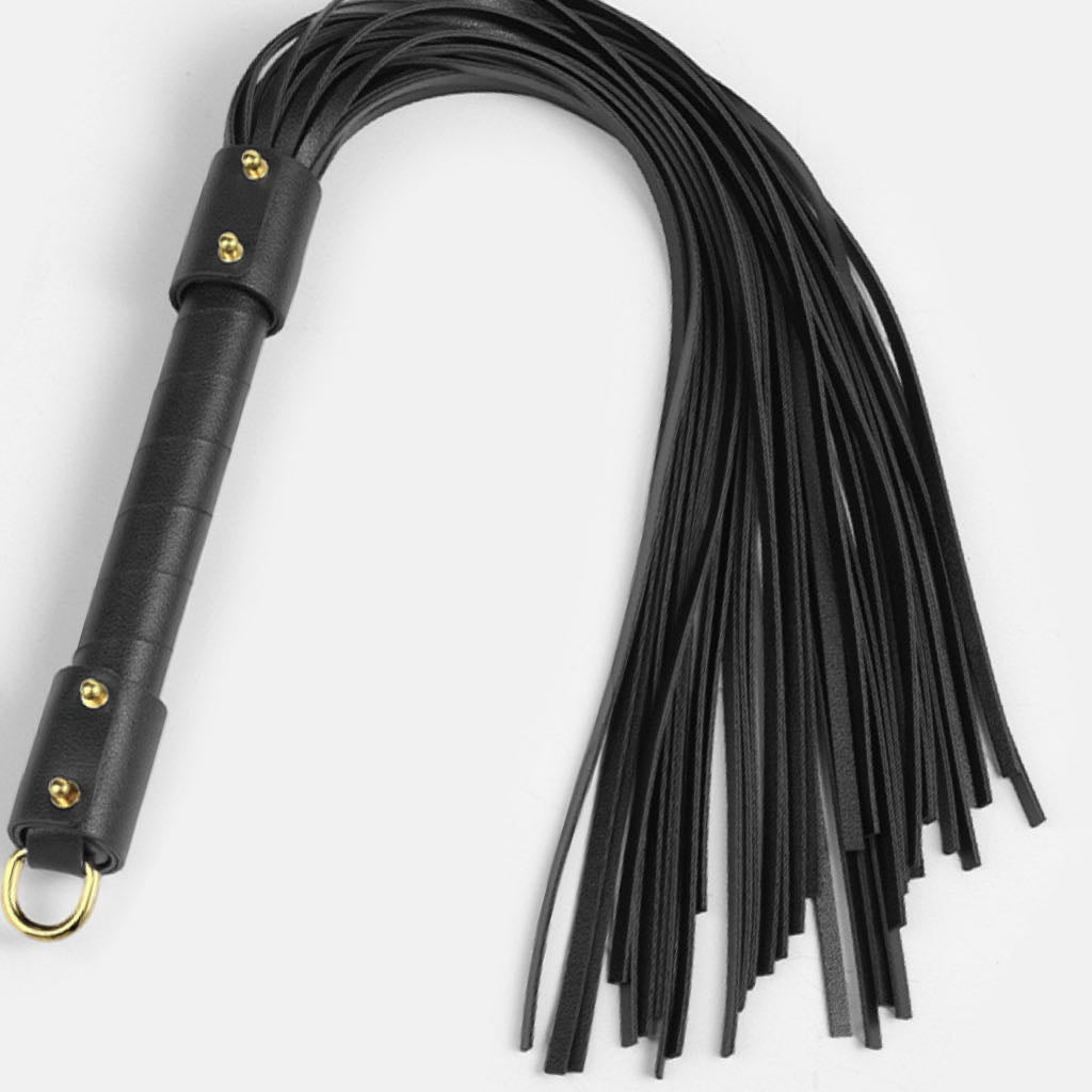Leather Flogger for Beginners BDSM Flogger Whip Sex Toy | Bekinky Leather Flogger for Beginners BDSM Flogger Whip Sex Toy | Bekinky